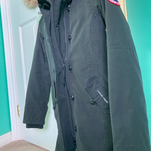 Canada goose parka - Picture 3 of 13